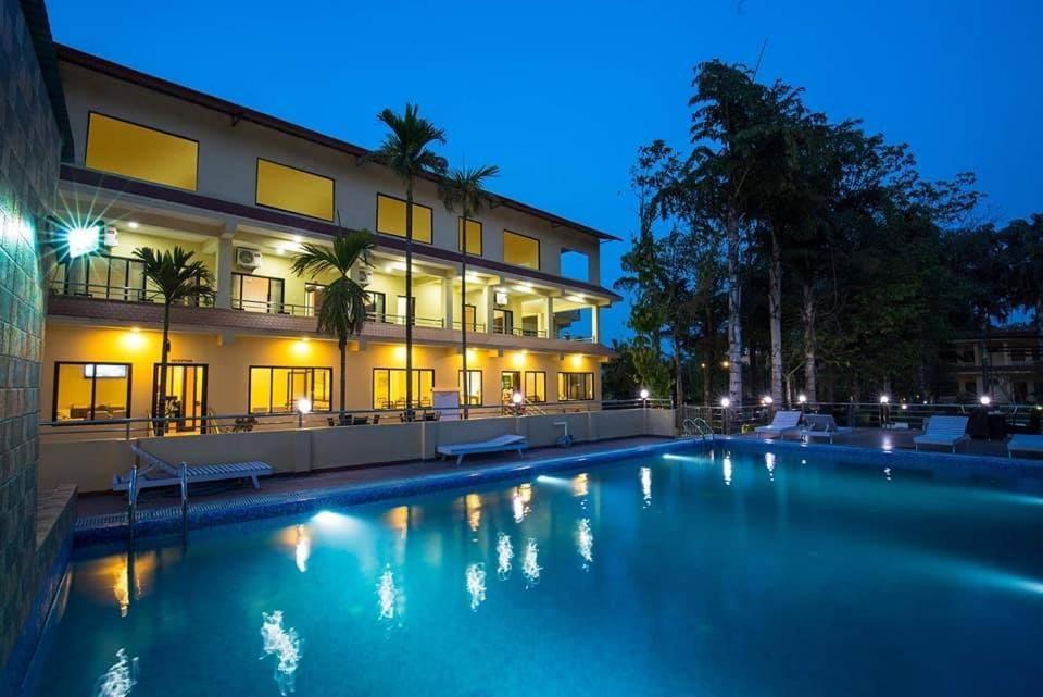 Hotel Rainforest 사우라하 외부 사진