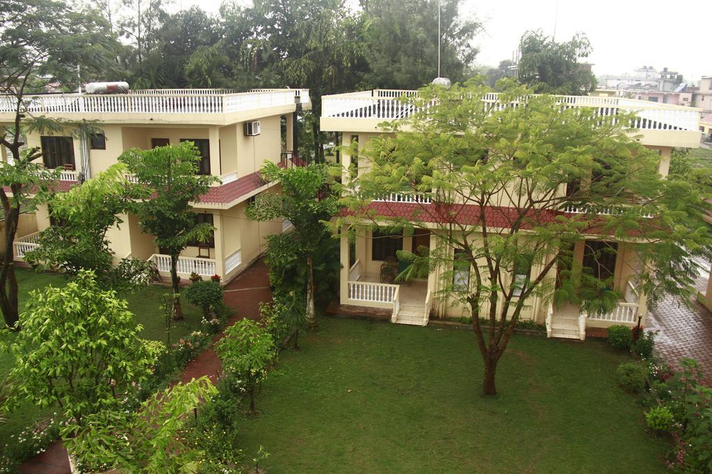 Hotel Rainforest 사우라하 외부 사진