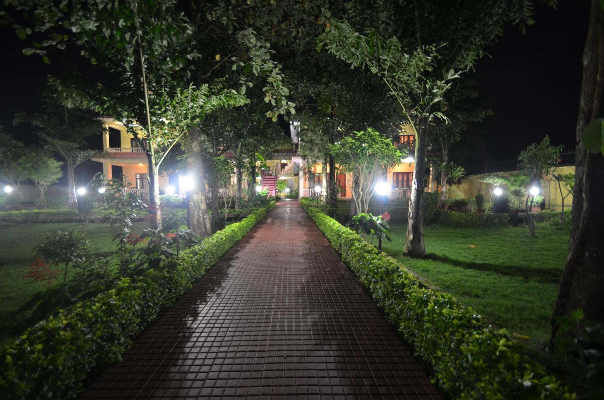 Hotel Rainforest 사우라하 외부 사진