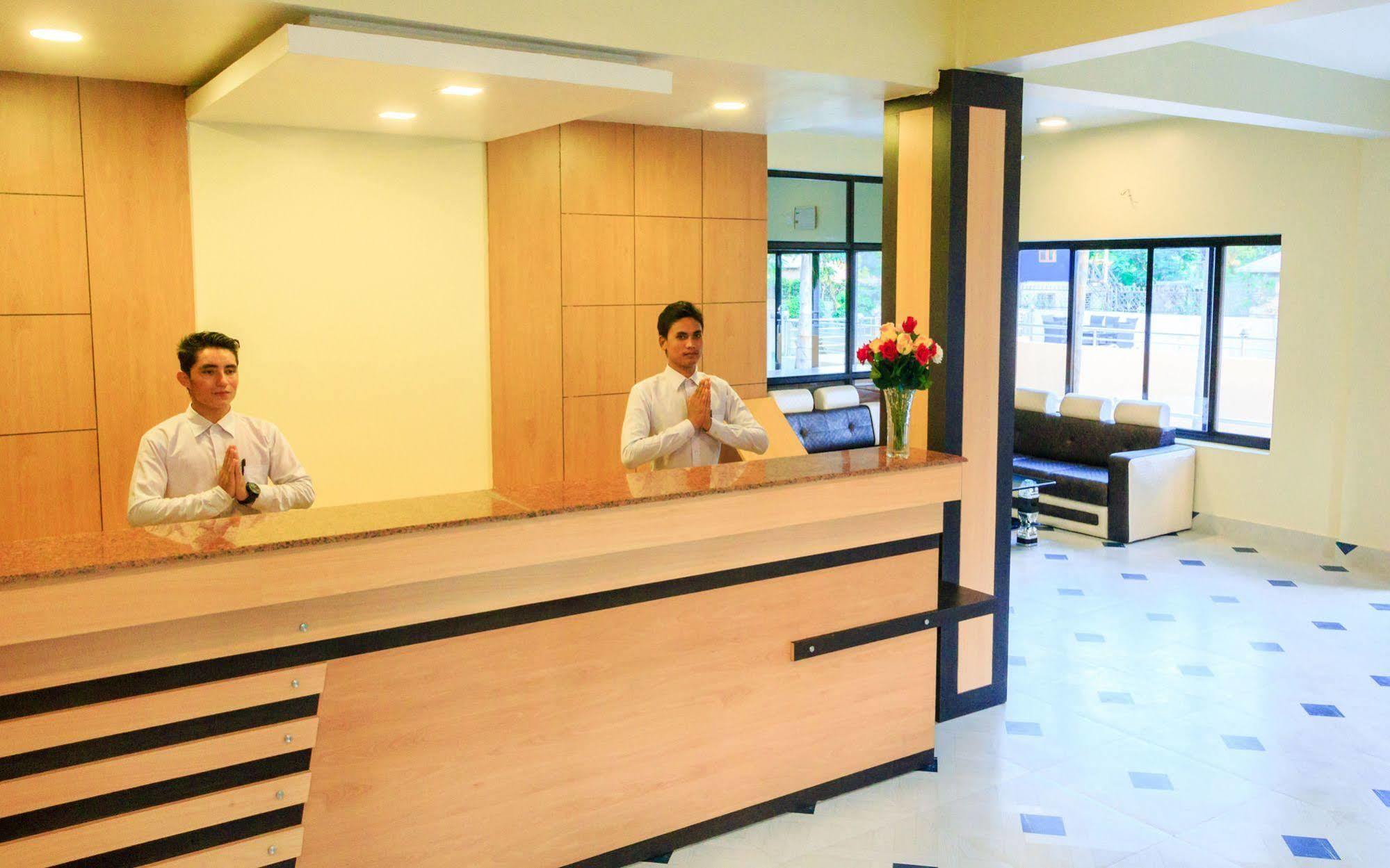 Hotel Rainforest 사우라하 외부 사진