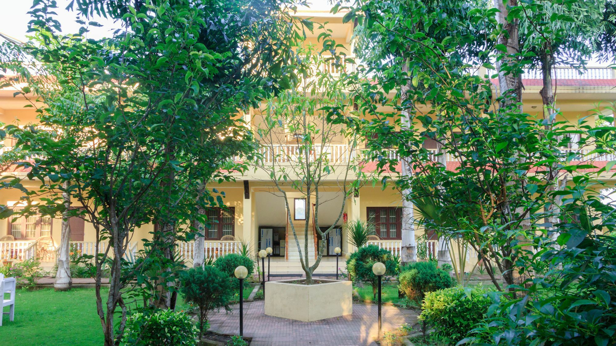 Hotel Rainforest 사우라하 외부 사진